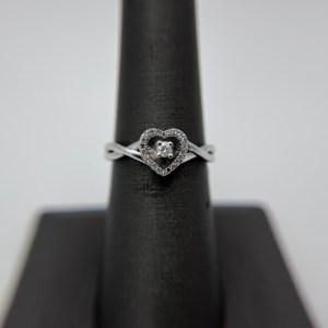 10k White Gold Diamond Ring